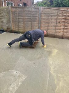 Smoothing surface of newly laid concrete 