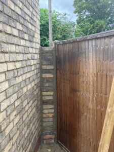 Single brick wall to complete boundary fence 